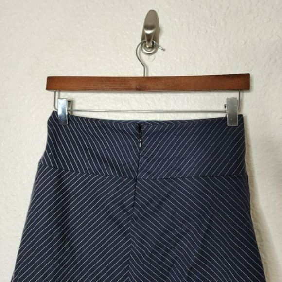 Betabrand Work-It Skort Navy Blue with Stripes Women's Size XS - Picture 3 of 6